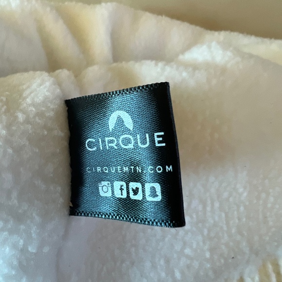 2866 Cirque Mountain Apparel faux fur white hat - Picture 5 of 8